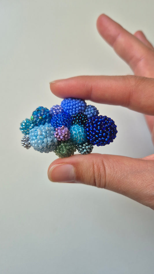 Brosche WOLKE 7 Unikat | Perlen 2 - 3 mm